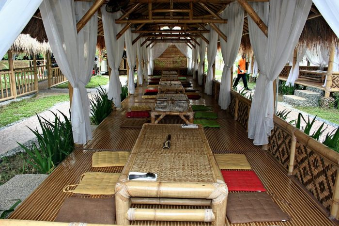 Desain interior rumah makan gazebo