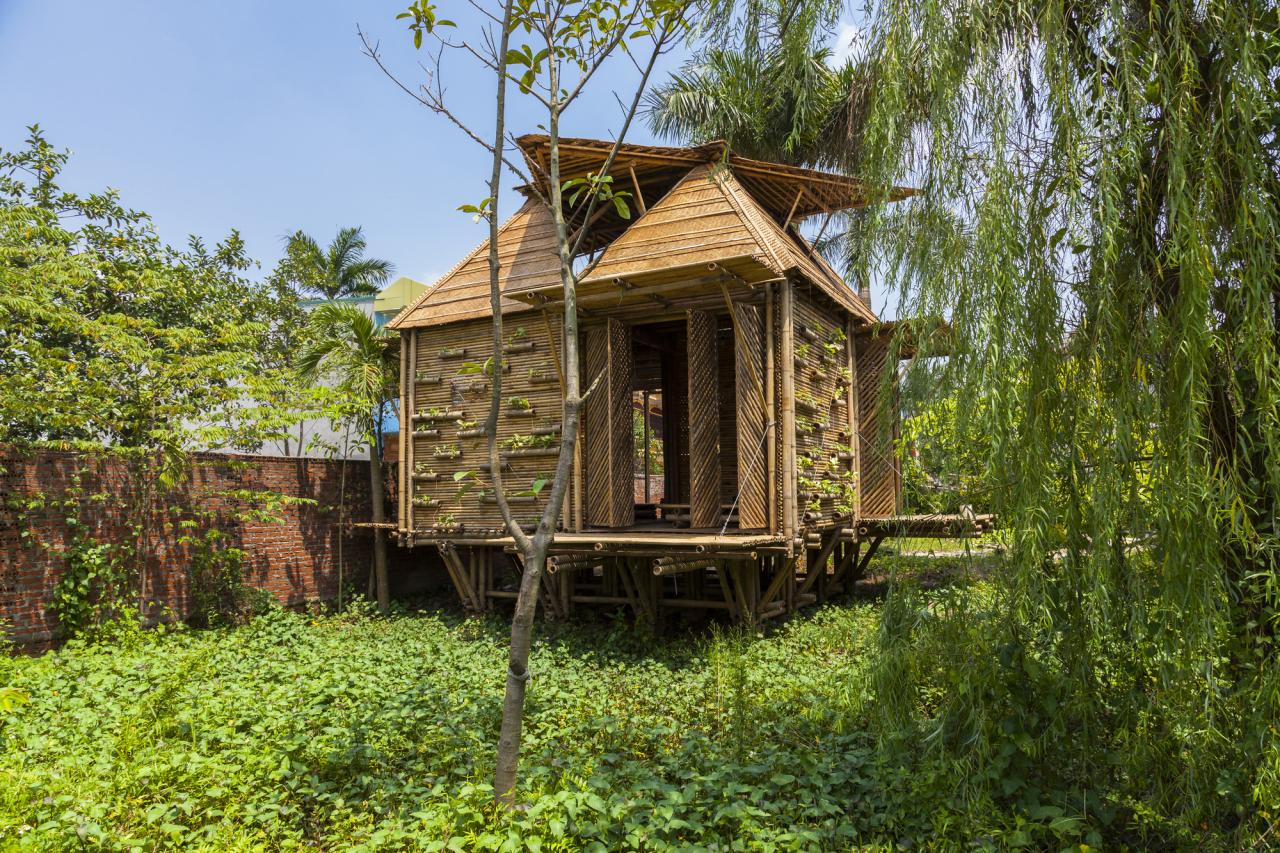 Desain kamar tidur dinding rumah bambu